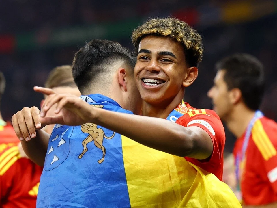 Tottenham tinh gay bat ngo voi Mainoo hinh anh